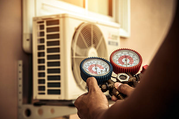Professional Hvac technician working in Lakeview, NC